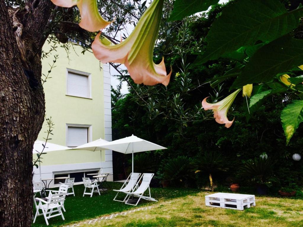 Ascoli Bonjour B&B & Apartments Parcheggio Privato & Giardino アスコリ・ピチェーノ エクステリア 写真