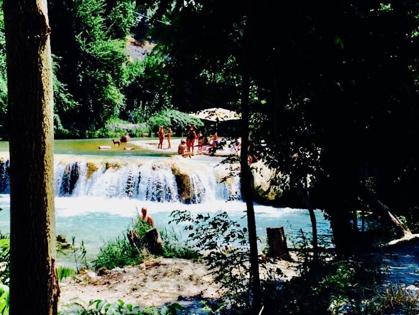 Ascoli Bonjour B&B & Apartments Parcheggio Privato & Giardino アスコリ・ピチェーノ エクステリア 写真