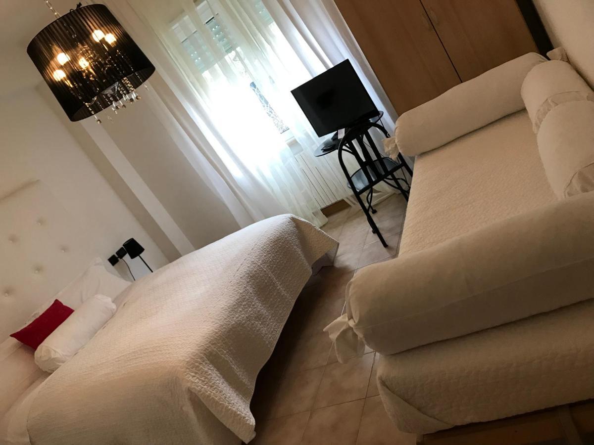 Ascoli Bonjour B&B & Apartments Parcheggio Privato & Giardino アスコリ・ピチェーノ エクステリア 写真